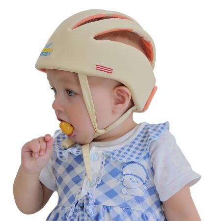 Enfant avec un casque de protection