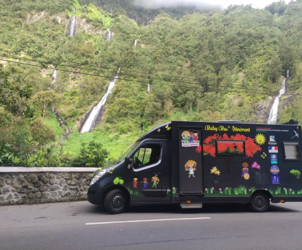 Le baby Bus + Itinérant de l'association Babyland à la Réunion