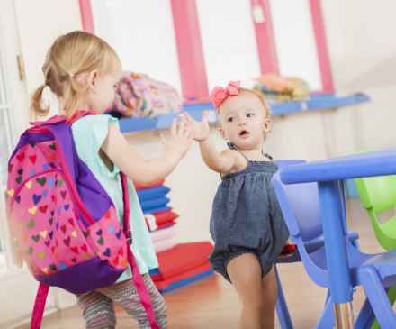 deux enfants à la crèche